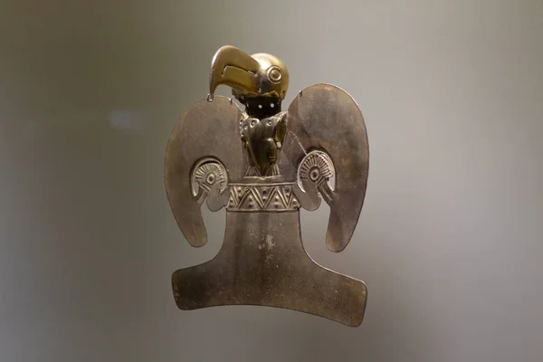 Όμορφο Αρχαίο Χρυσό Πουλί Θωρακικό Κομμάτι Bogota Χρυσό Μουσείο — Φωτογραφία Αρχείου