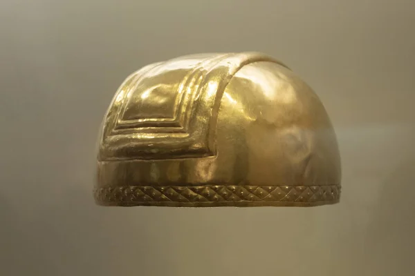 Ancient Indigenous Golden Chief Helmet Golden Museum — Stock Photo, Image