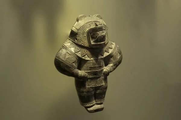 Antica Ceramica Indigena Pre Columbus Uomo Che Indossa Abito Orso — Foto Stock