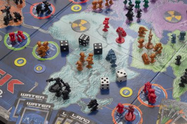 Risk 2210 A.d. Zar ve piyonlarla oyun haritası