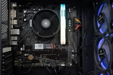 Modern bir Cpu vakası bileşeninin disty 'sine yakın