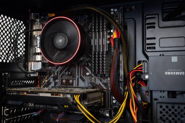 Modern bir oyun işlemcisi dosya bileşenlerinin içine yakın