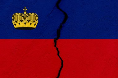 Lihtenştayn Prensliği bayrağı bir grunge çatlağı duvarına saplandı. Jeopolitik ve doğal afet kavramı