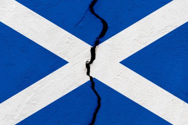İskoçya bayrağı bir grunge çatlağı duvarına saplandı. Jeopolitik ve doğal afet kavramı