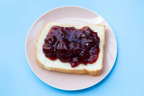 Sliced Bread Strawberry Jam — Stock Photo, Image