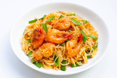Tayland yemeği, kızarmış pirinç eriştesi (Pad Thai)