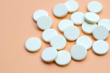 Süt tableti, beyaz yuvarlak şeker.