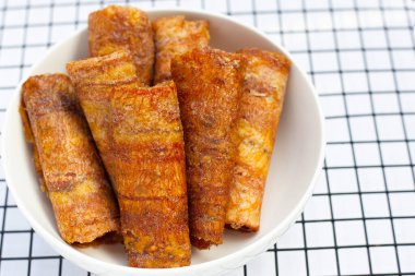 Sun dried banana roll snacks