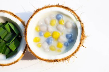 Hindistan cevizi sütlü pirinç köftesi.