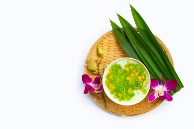 Hindistan cevizi sütünde muhallebi incileriyle mısır.