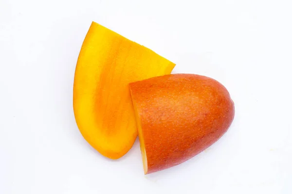 白を基調としたマンゴーフルーツスライス — ストック写真