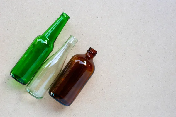 Botellas Vidrio Sobre Fondo Marrón Copiar Espacio — Foto de Stock