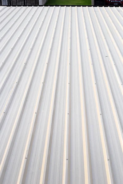 Dachreparatur Stahlblech Ein Undichtes Dach Stoppen — Stockfoto