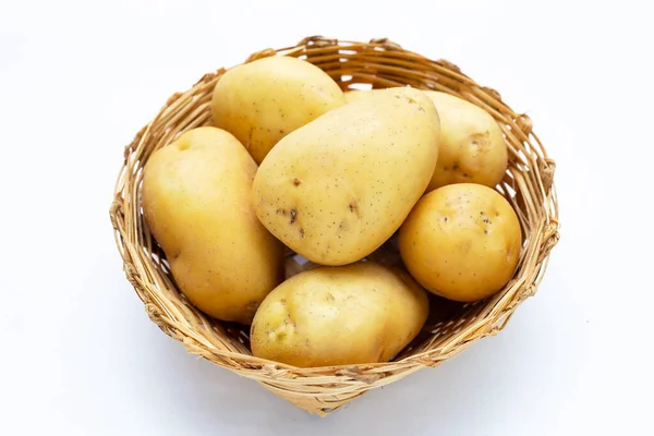 Batatas Cruas Isoladas Sobre Fundo Branco — Fotografia de Stock