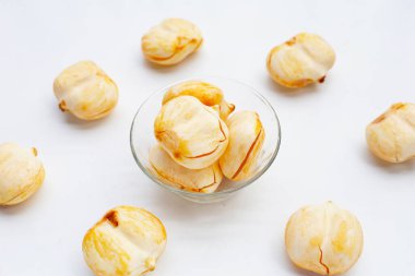 Beyaz arkaplanda Toddy avuç içi.