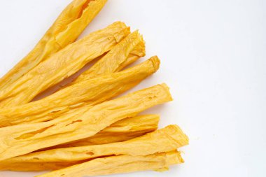 Fasulye iplikleri ya da kurutulmuş fasulye çubukları.