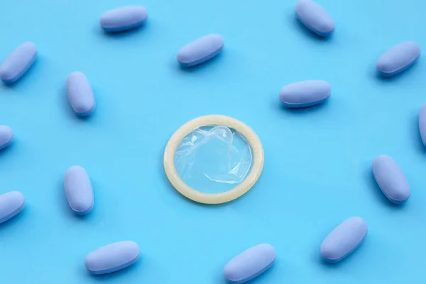 Kondom Med Prep Pre Exposure Profylax Blå Piller Som Används — Stockfoto