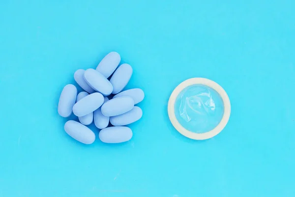 Kondom Med Prep Pre Exposure Profylax Blå Piller Som Används — Stockfoto