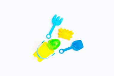 Plastik oyuncaklar, kovalı kürekler.