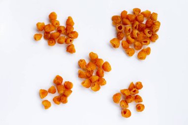 beyaz zemin üzerine kurutulmuş longan.