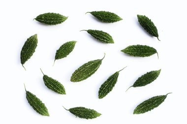 beyaz zemin üzerine Bitter kabak.