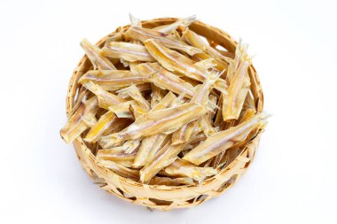 Beyaz arka planda kurutulmuş ançüez..