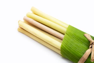 Lotus beyaz arkaplanda yer alır.