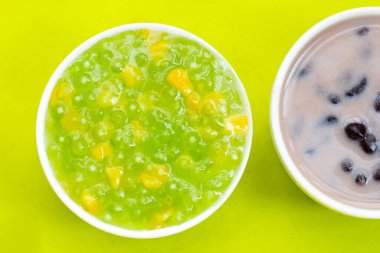 Corn with tapioca pearls in coconut milk, Red bean in syrup