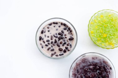 Cam kaselerde Tayland tatlısı