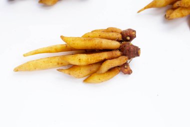 Beyaz arkaplanda parmak kökü.