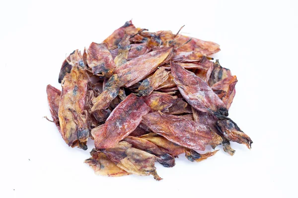 Beyaz arkaplanda kurumuş mürekkep balığı.