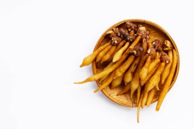 Beyaz arkaplanda parmak kökü.