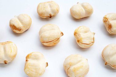 Beyaz arkaplanda Toddy avuç içi.