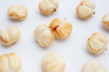 Beyaz arkaplanda Toddy avuç içi.