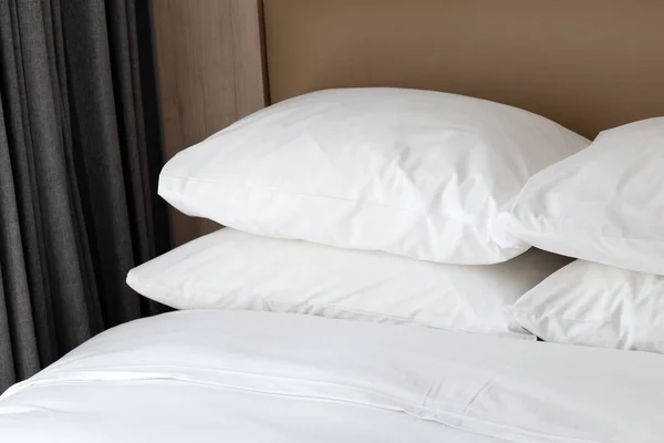 Ліжко Білими Подушками Спальні — стокове фото