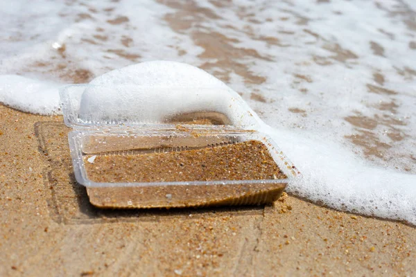 Plastic Food Container Beach — 스톡 사진