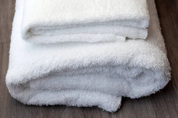 Στοίβα Από Λευκές Πετσέτες Πετσέτα Μπάνιου — Φωτογραφία Αρχείου
