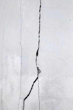 Ev yapımı sorunu. Duvar kırıldı..