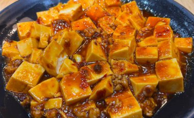 Baharatlı sichuan mapo tofu. Çin yemeği.