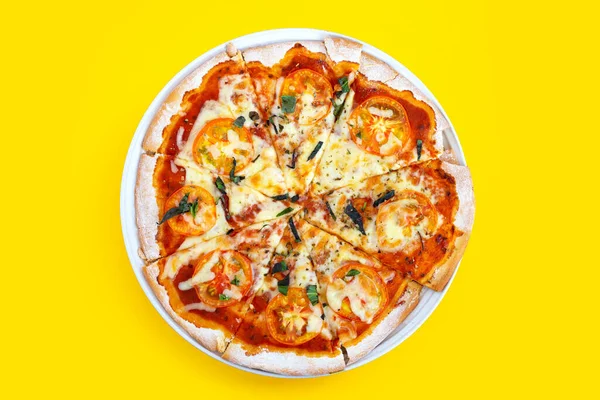 Pizza Auf Gelbem Hintergrund Ansicht Von Oben — Stockfoto