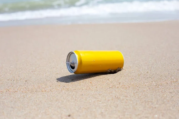 Yellow Can Waste Beach — Foto de Stock