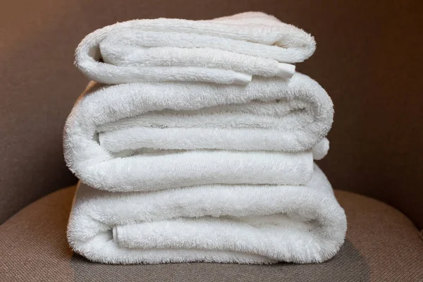 Stos Białych Ręczników Ręcznik Kąpielowy — Zdjęcie stockowe