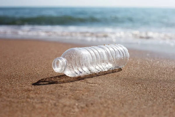 Plastic Fles Het Strand — Stockfoto