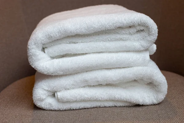 Στοίβα Από Λευκές Πετσέτες Πετσέτα Μπάνιου — Φωτογραφία Αρχείου