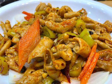 Çin yemeği, kızarmış domuz bağırsağı.