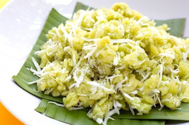 Green rice Thai dessert with coconut (Khao Mao)