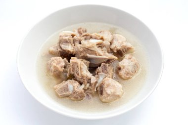 Haşlanmış domuz pirzolası çorbası. Asya mutfağı