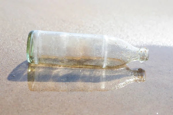 Стеклянная Бутылка Пляже — стоковое фото