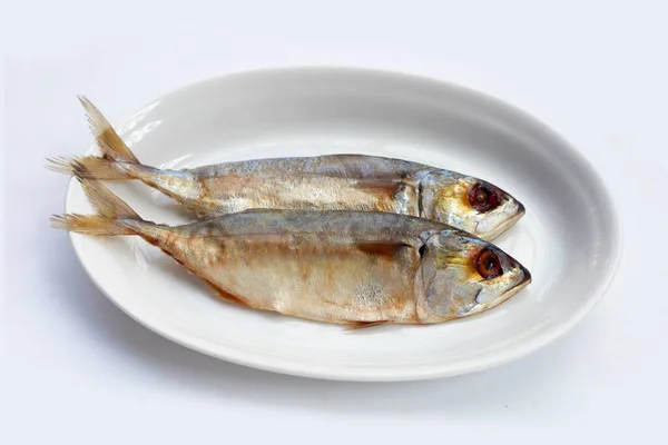 Ikan Asin Pada Latar Belakang Putih — Stok Foto