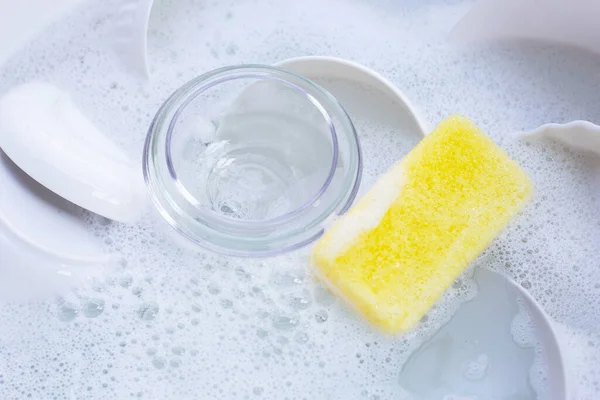 Dishes Bowls Yellow Sponge Water Bubbles Dishwashing Liquid — Foto de Stock